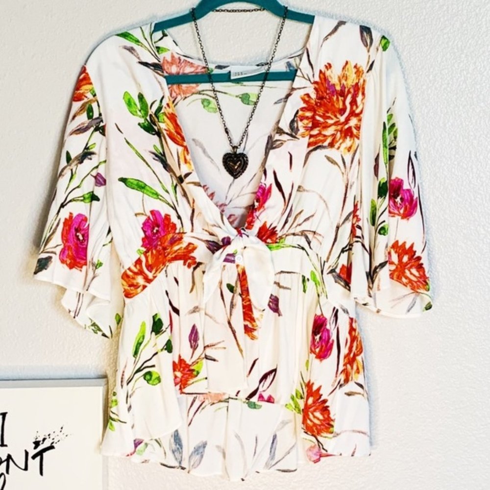 The Room White Floral Tie Babydoll Top Large NWT